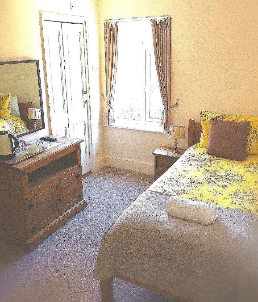The White Lodge Southsea Портсмут Номер фото